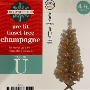 **PRICE DROP** Pre-Lit Tinsel Tree
